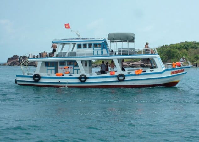thuê-tàu-gỗ-nha-trang