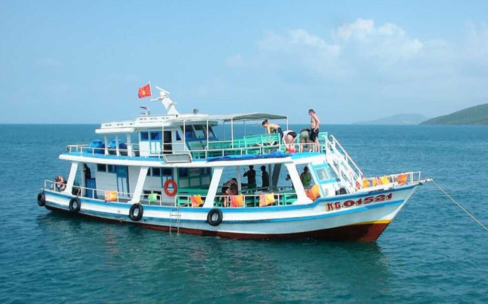 thuê-tàu-đi-các-đảo-nha-trang