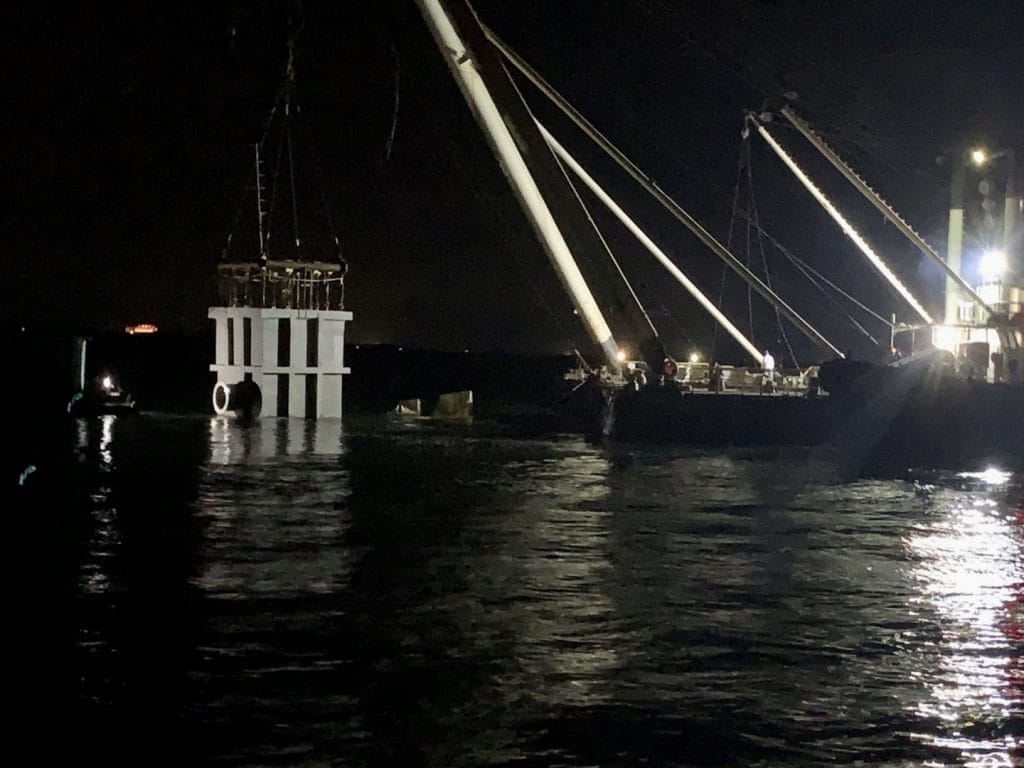 Khơi thông luồng tàu sông biển
